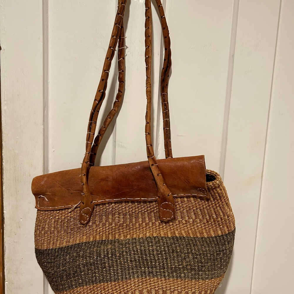 Cute boho woven bag with leather accents - Picture 2 of 12